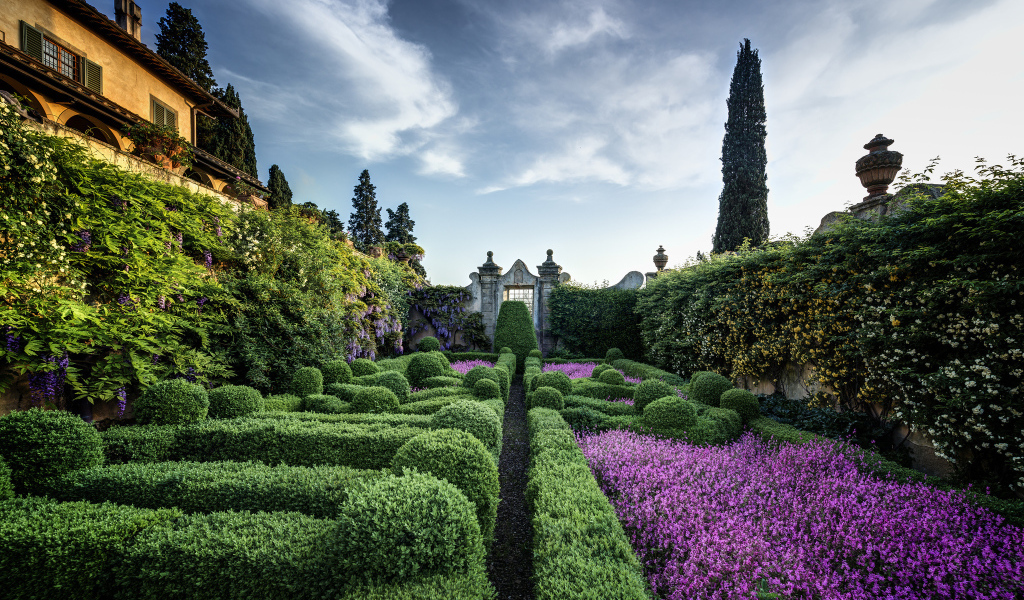 Великолепный сад во Флоренции, Италия