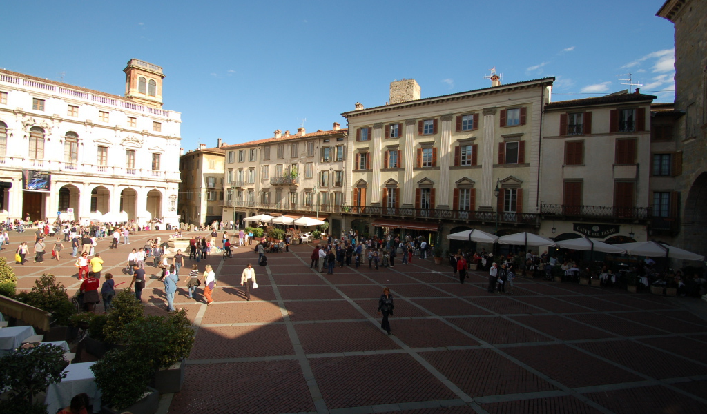 Главная площадь в Бергамо, Италия