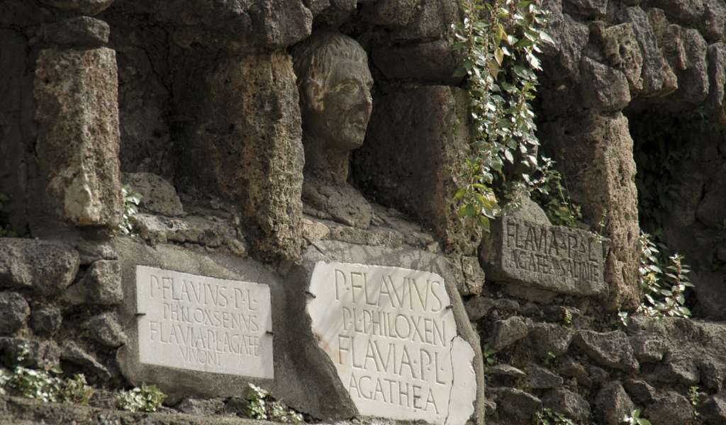 Памятники в Помпеях, Италия