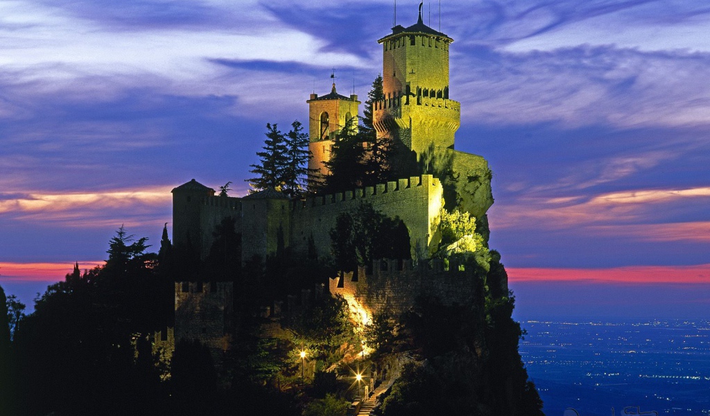 Ночные огни в Сан Марино, Италия