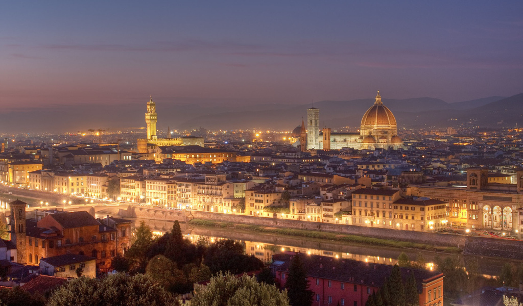 Ночные огни во Флоренции, Италия
