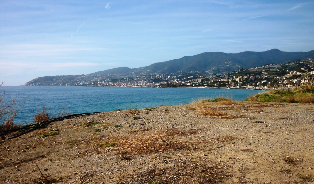 Морское побережье в Сан Ремо, Италия