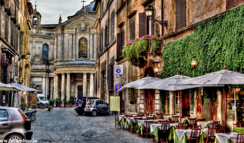 Старинная улочка в Риме