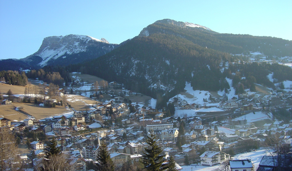 Панорама на курорте Ортизей, Италия