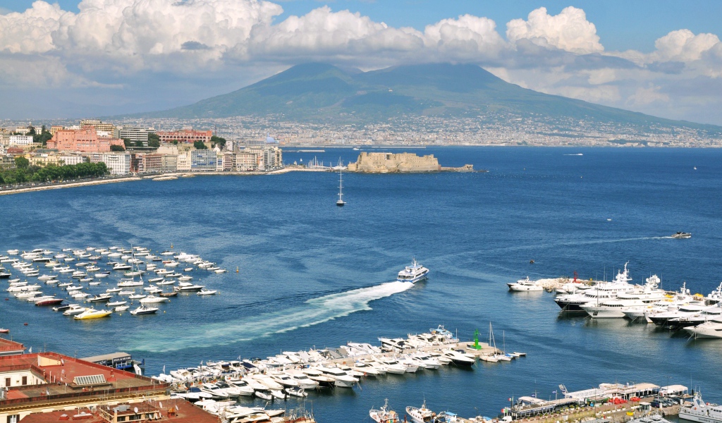 Порт в Неаполе, Италия