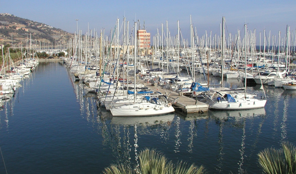 Порт в Санто Стефано аль Маре, Италия
