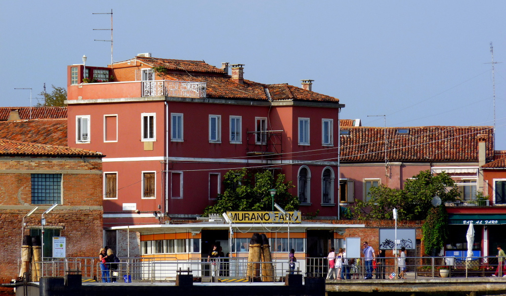 Набережная на острове Мурано, Италия