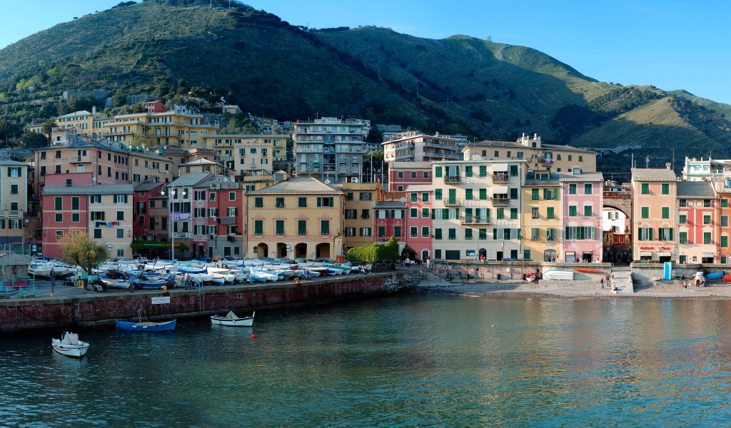 Набережная в Генуе, Италия