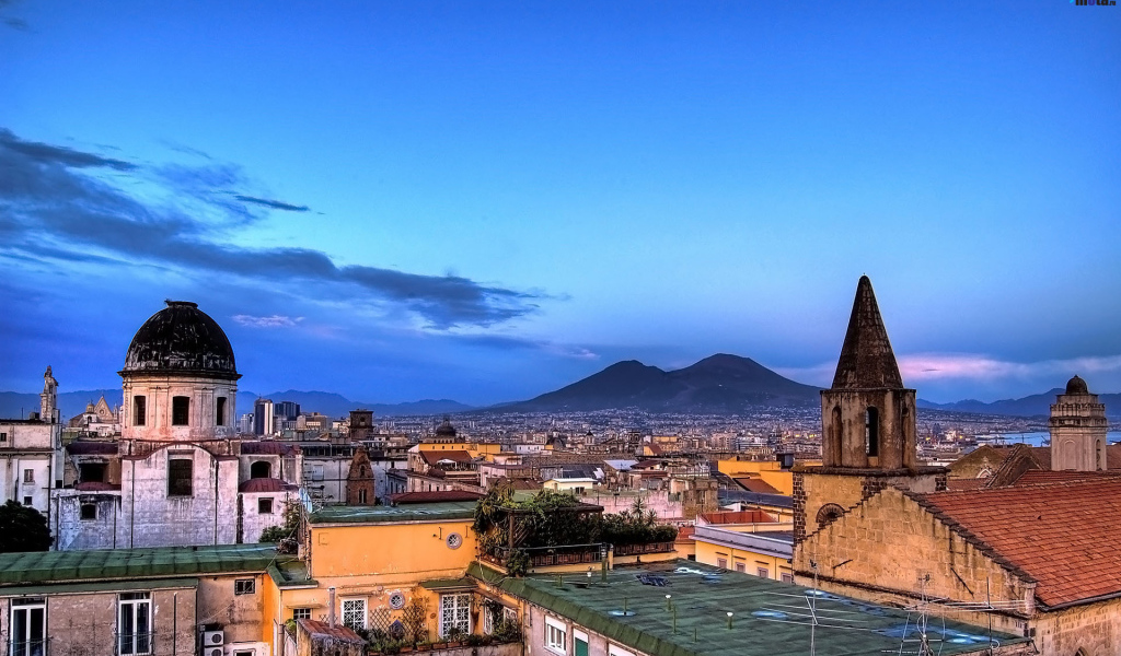 Крыши домов в Неаполе, Италия
