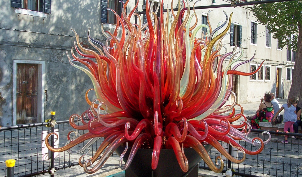 Скульптура из красного стекла на острове Мурано, Италия