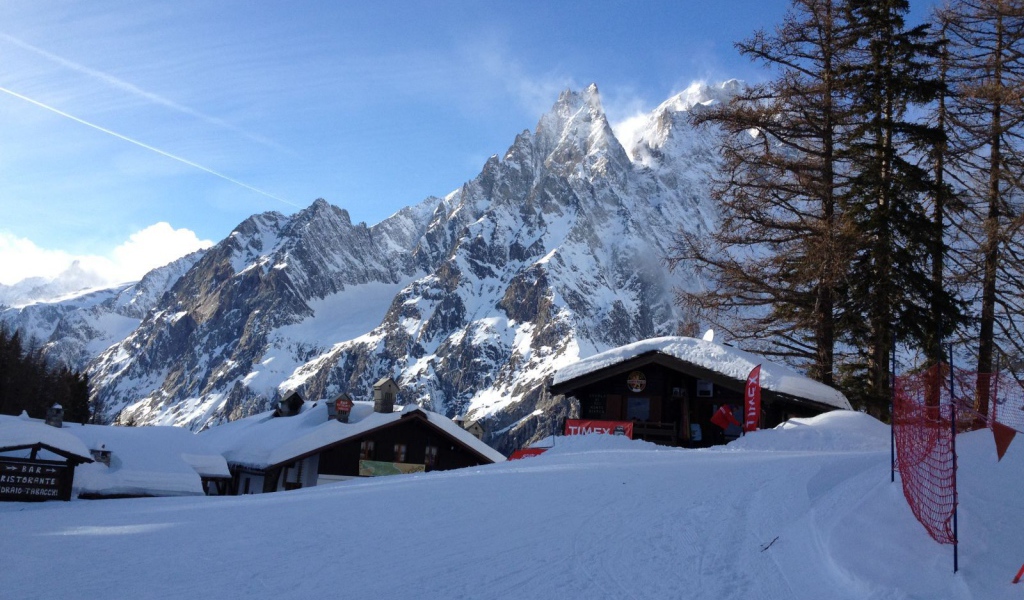 Горнолыжная база на курорте Курмайор, Италия