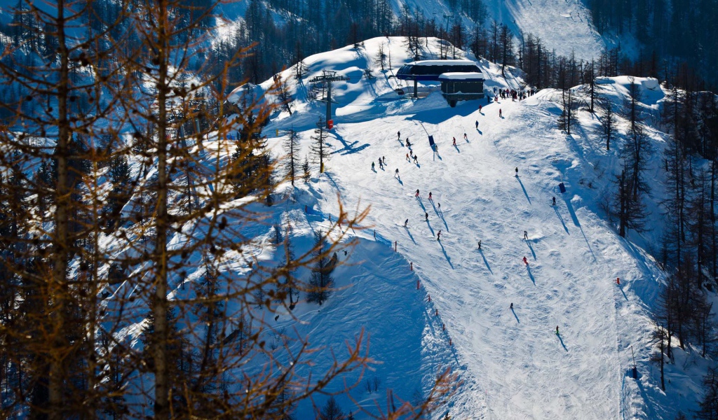 Лыжная трасса на горнолыжном курорте Курмайор, Италия