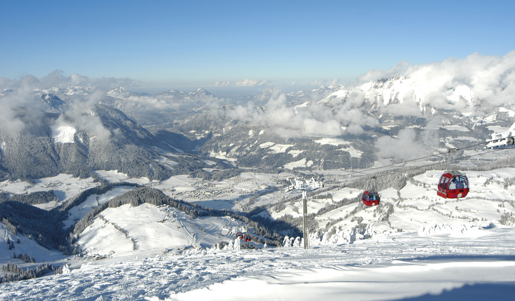 Лыжный спуск на горнолыжном курорте Сельва, Италия