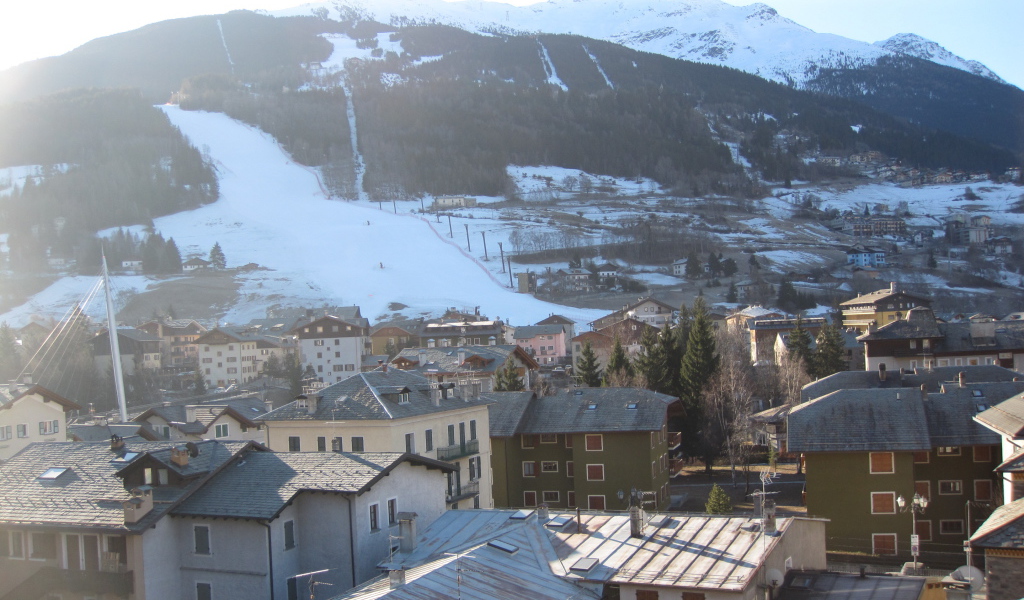 Горнолыжная трасса на курорте в Бормио, Италия