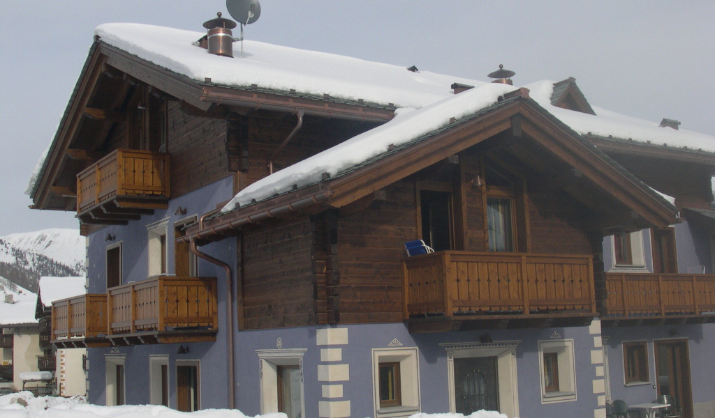 Заснеженная вилла на курорте в Бормио, Италия