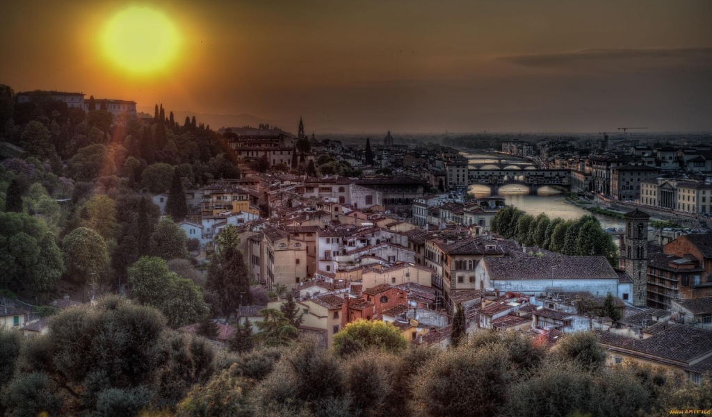 Сияние солнца во Флоренции, Италия