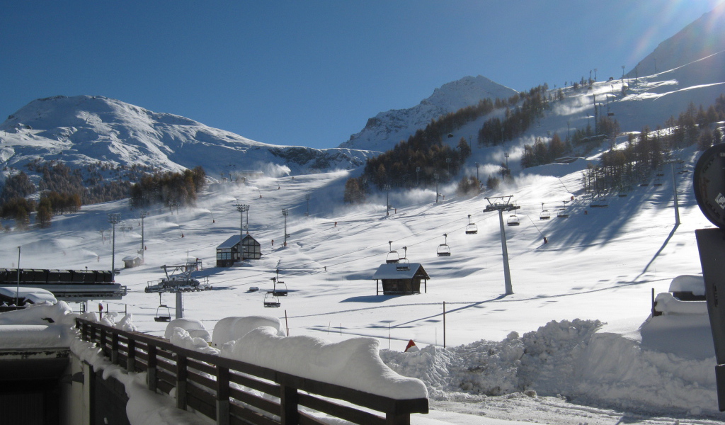 Sunshine ski resort Sestriere, Italy