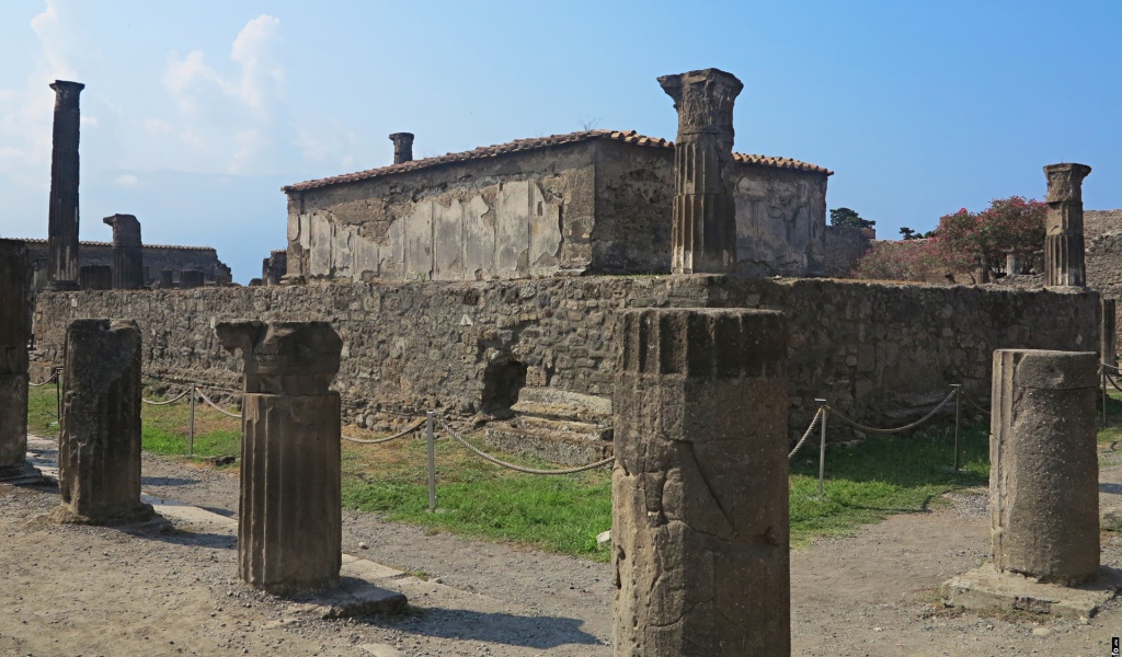 Сохранившееся здание в Помпеях, Италия