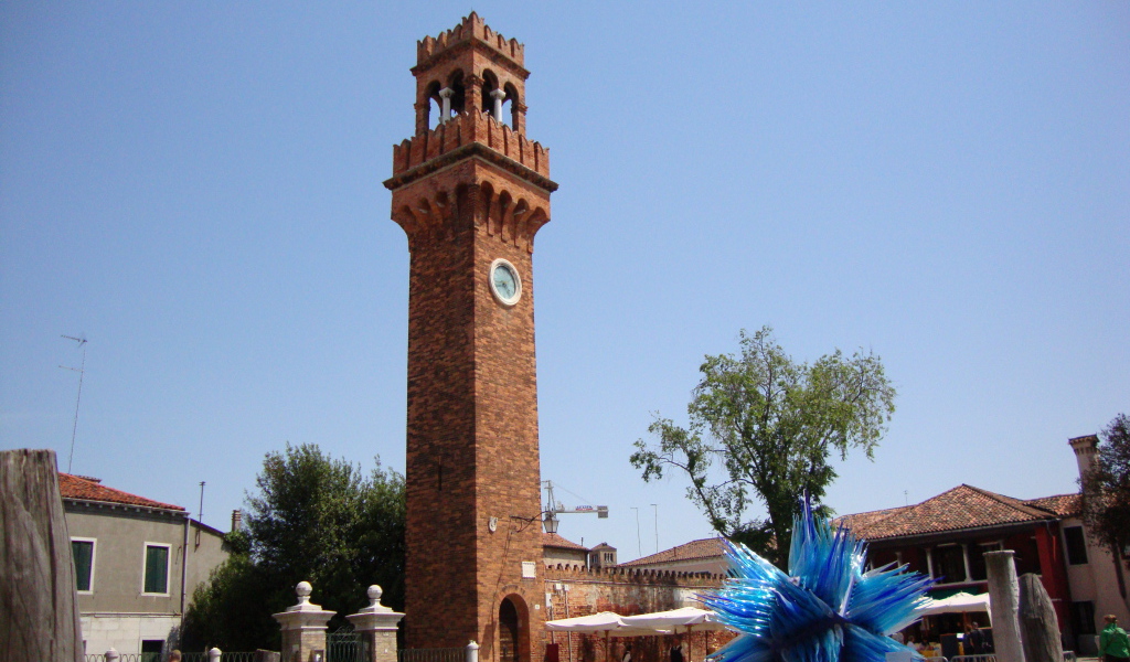 Башня с часами на острове Мурано, Италия