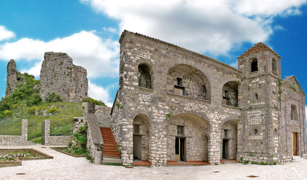 Старинная церковь в Генуе, Италия