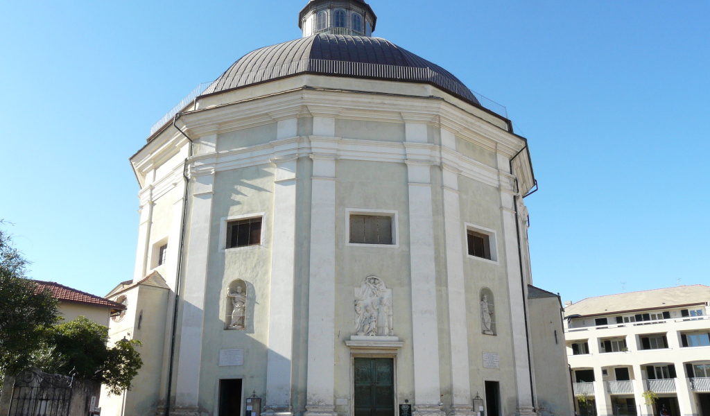 Башня в Лоано, Италия