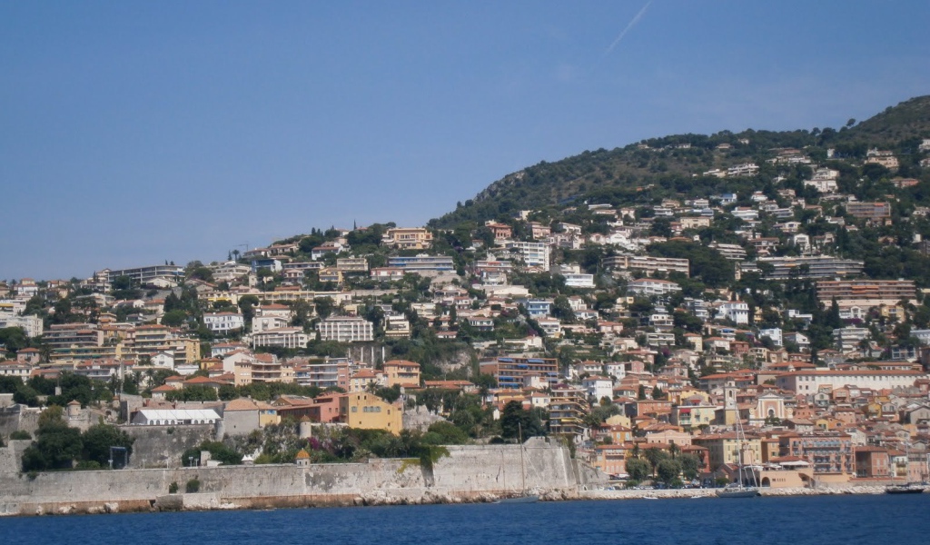 Городские здания в Лоано, Италия