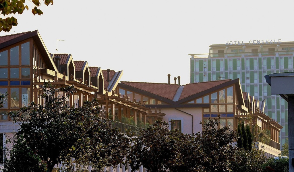 Городские здания на курорте Абано Терме, Италия