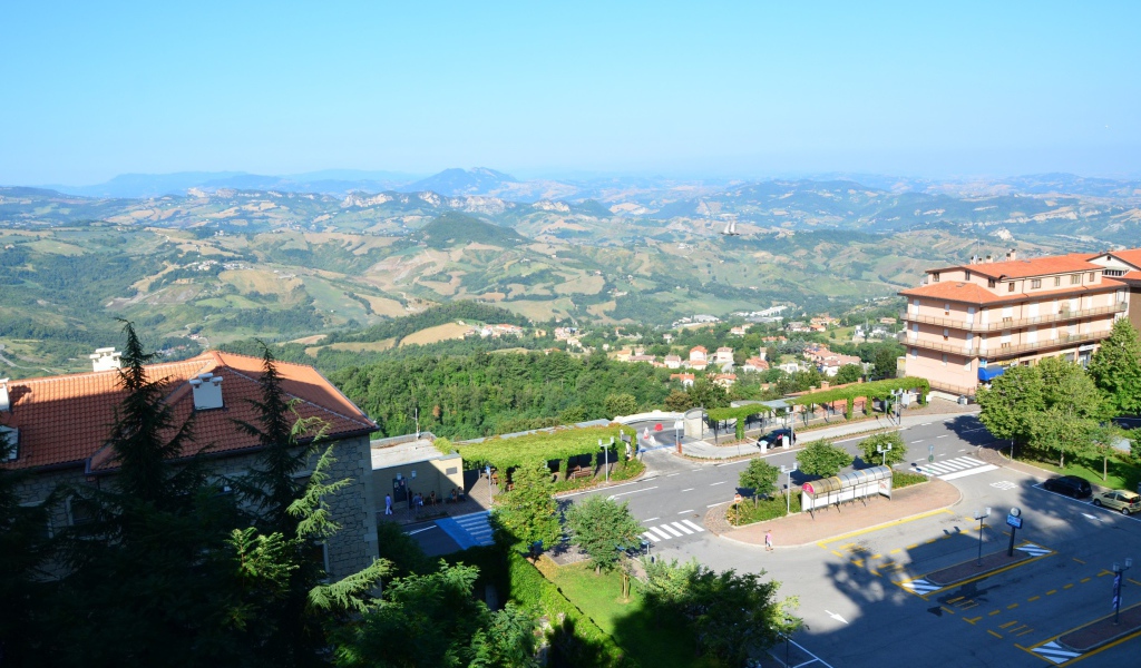 Вид со стены крепости в Сан Марино, Италия