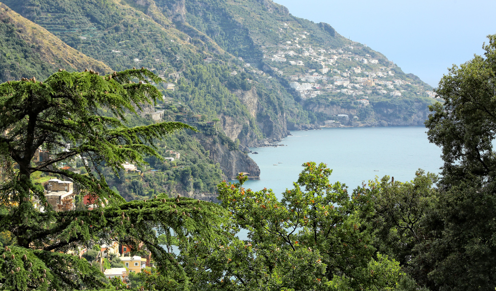 Вид на залив на курорте Позитано, Италия