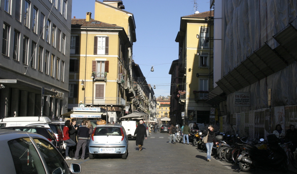 Прогулка по улицам в Милане, Италия