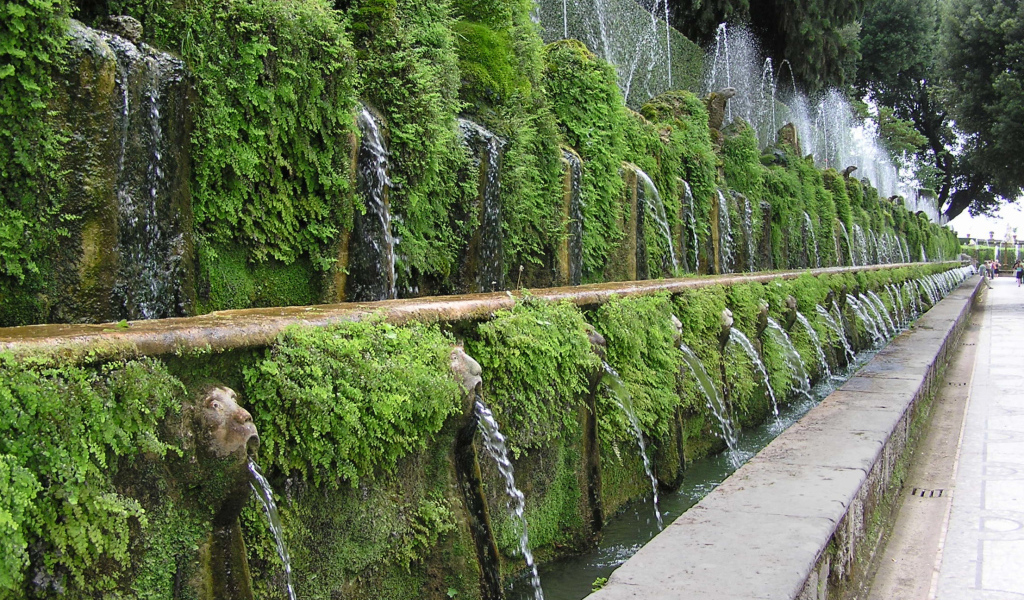 Стена фонтанов в Тиволи, Италия