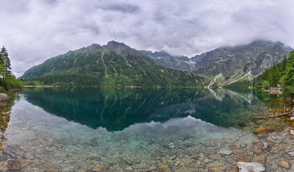 Горное озеро в Польше