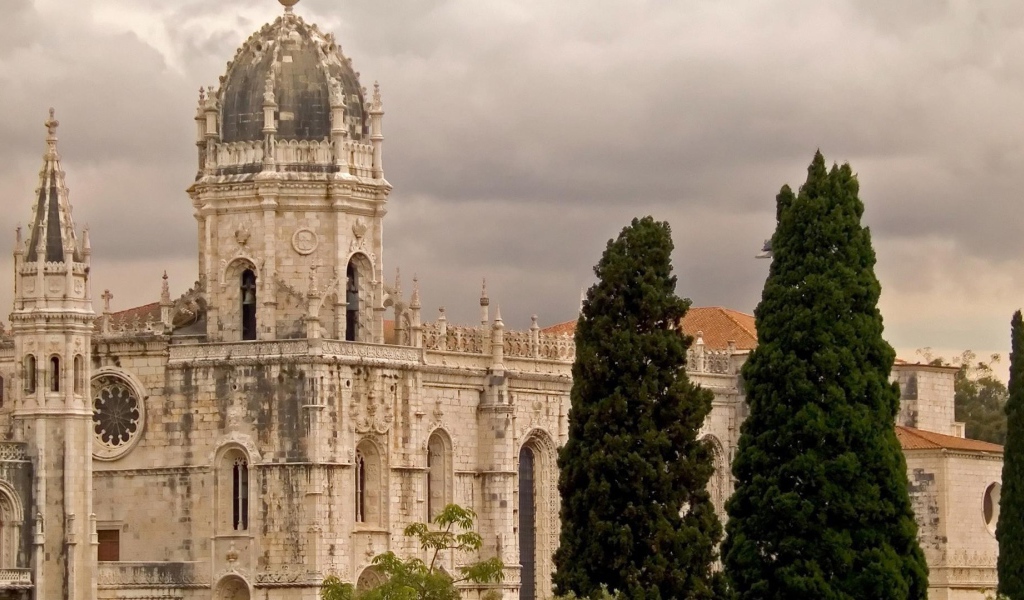 Старинная церковь в Лиссабоне