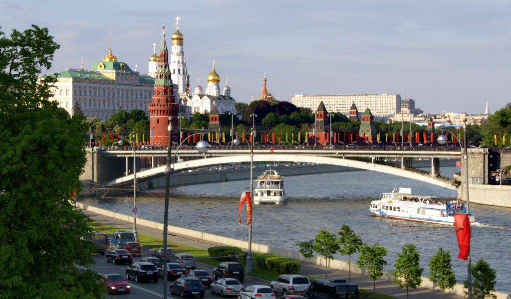 Катера у Кремля