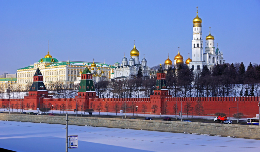 Зимняя река у Кремля