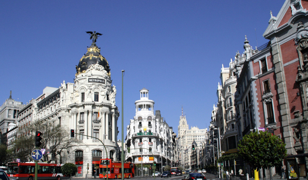 Здание Метрополис в Мадриде