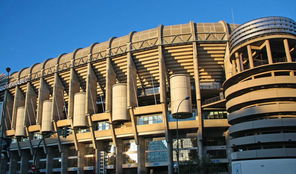 Стадион Сантьяго Бернабеу в Мадриде