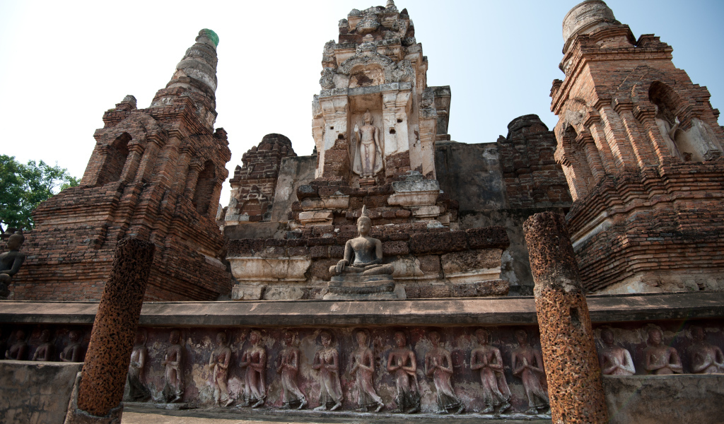 Древний храм на курорте Лопбури, Таиланд