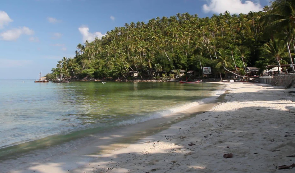 Осенний отдых на пляже на острове Панган, Таиланд