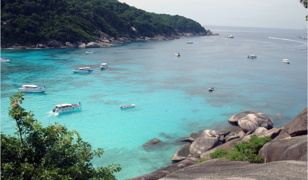 Залив на курорте острова Ко Лан, Таиланд