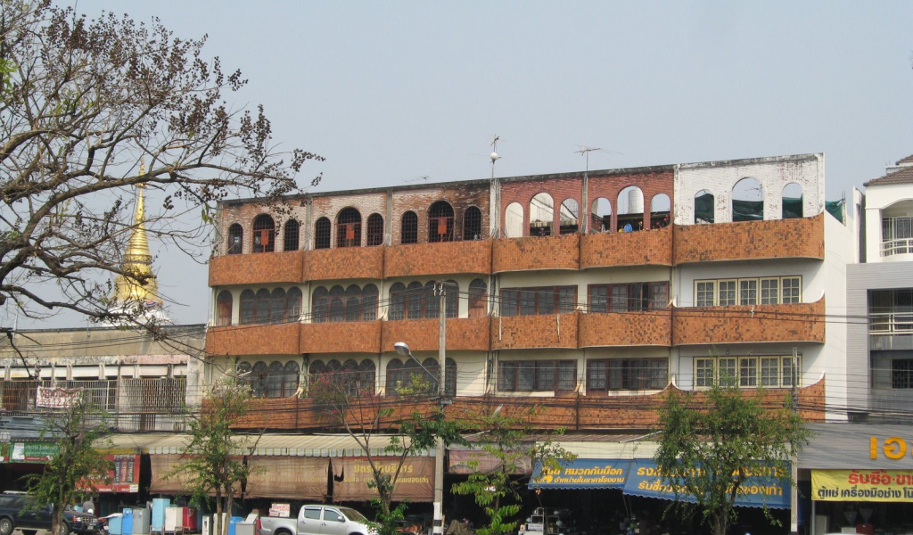 Городская улица на острове Чанг, Таиланд