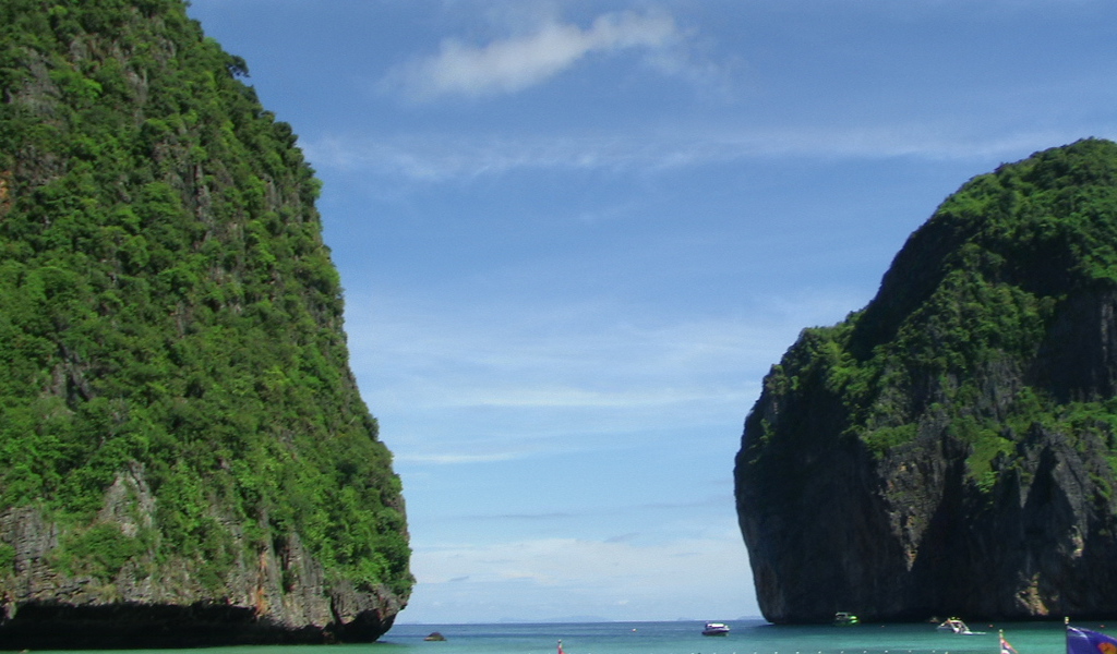 Вход в бухту в Пхукете