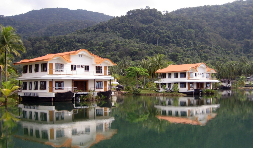 Гостиница на плаву на острове Чанг, Таиланд