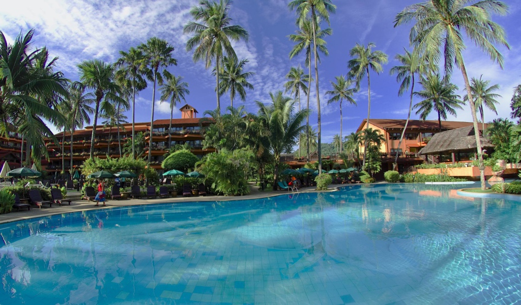 Бассейн в отеле в Пхукете