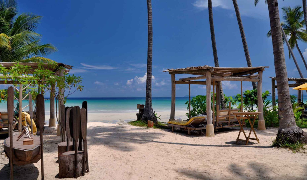 Хижина на пляже на острове Ко Куд, Таиланд