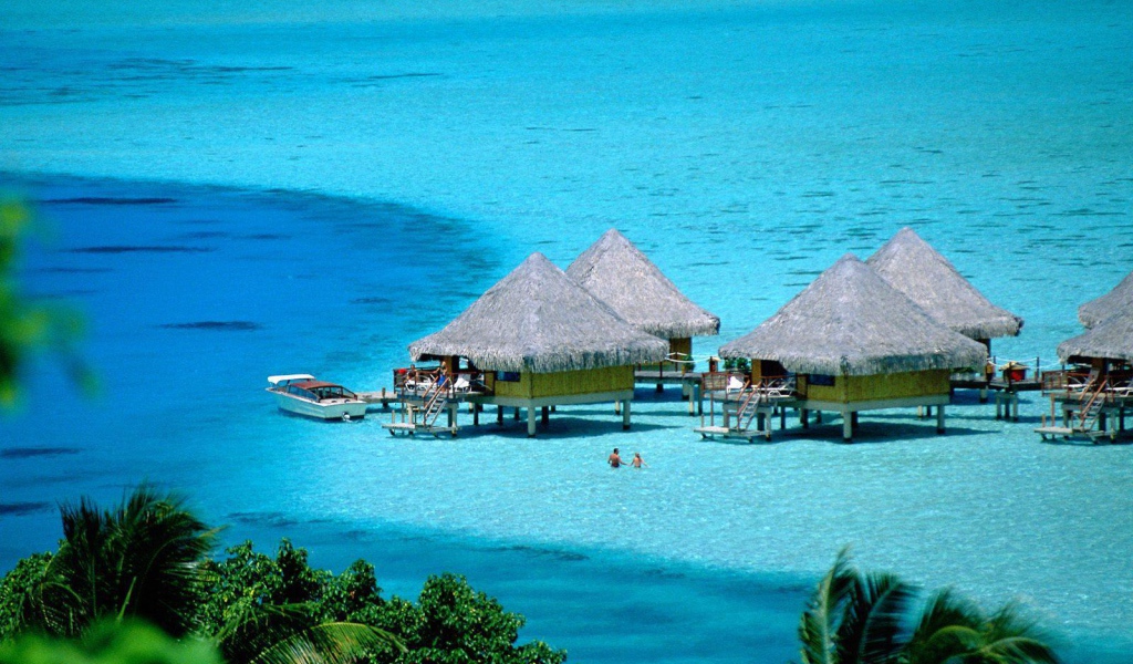 Хижины на сваях на острове Самуи, Таиланд