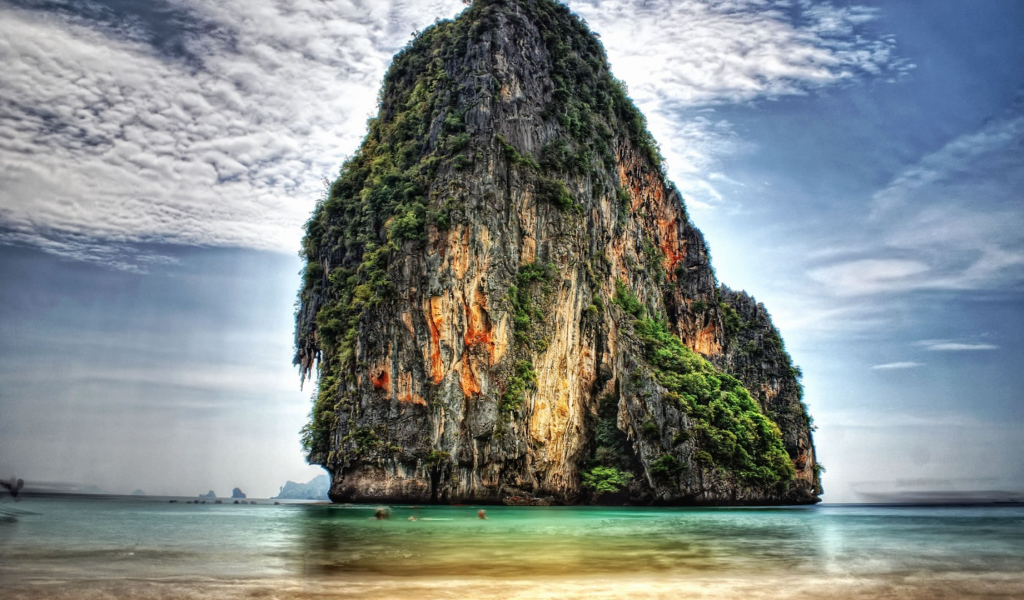 Скала в Пхукете