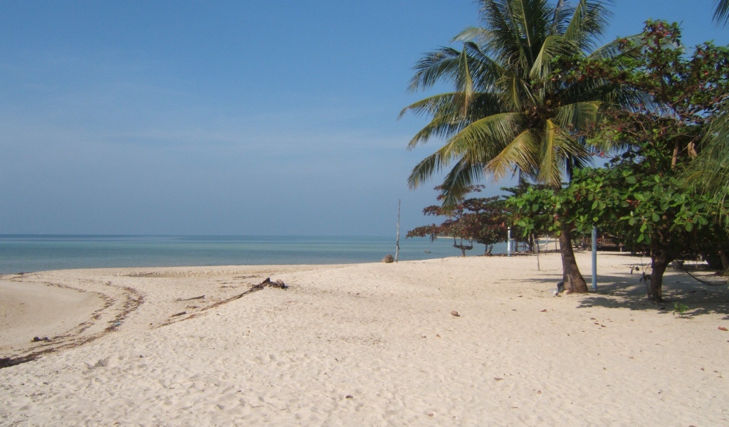 Песчаный пляж на острове Панган, Таиланд