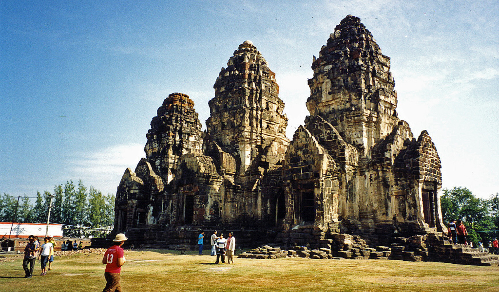 Храм на курорте Лопбури, Таиланд