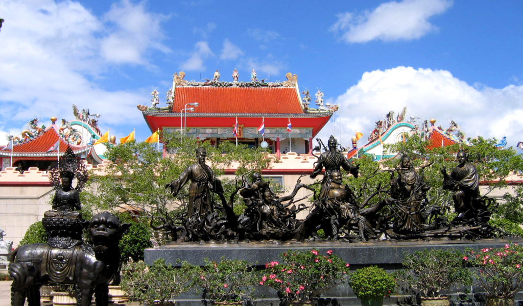 Храм на курорте в Паттайе, Таиланд